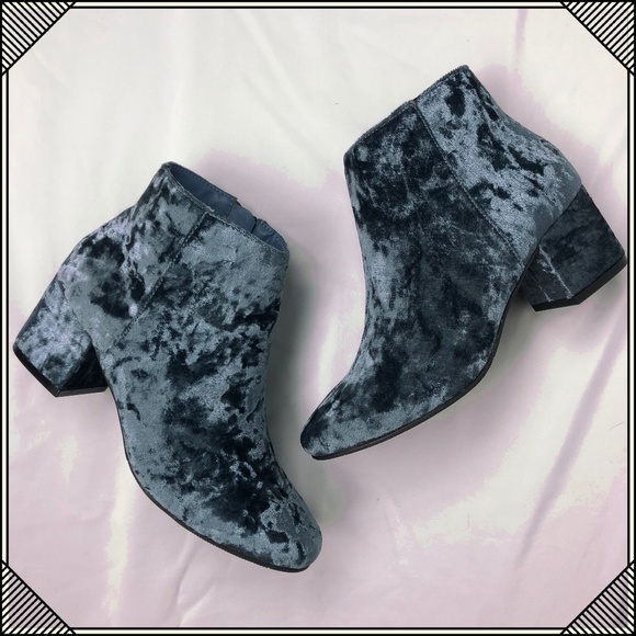 * Ocean Crushed Blue Velvet * Cute Booties * NEW - Picture 2 of 5